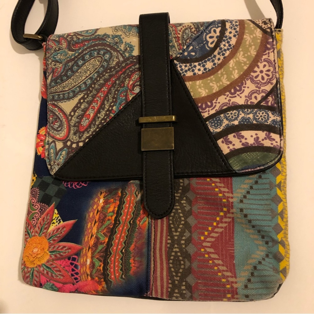 Boho floral and paisley crossbody bag with adjustable strap - Picture 5 of 16